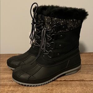 Khombu Women's Black Winter Boots